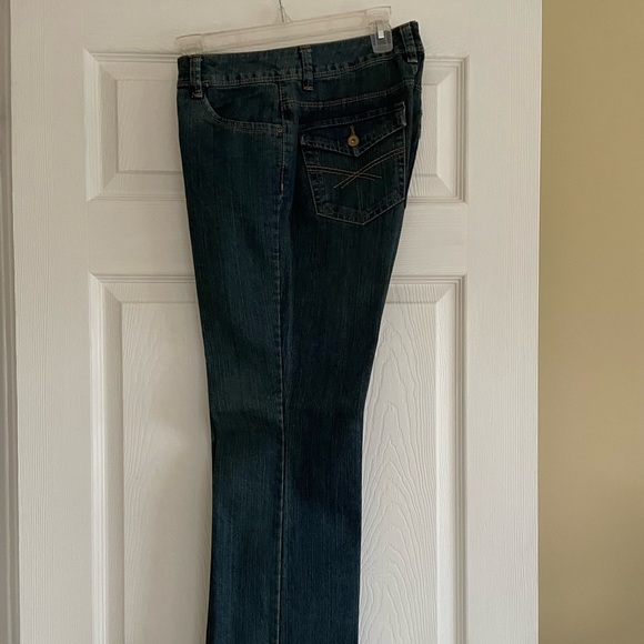 Like new boot cut jeans- size 8 average - Picture 9 of 14